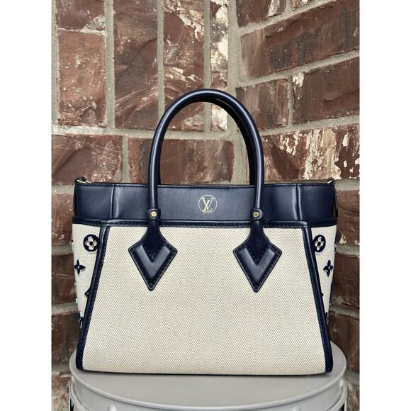 Louis Vuitton On My Side Tote Monogram Tufted Canvas PM 90326 - Picture 3 of 16